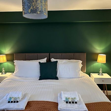 Orange Lilly In Stroud With Free Parking Apartment Luaran gambar